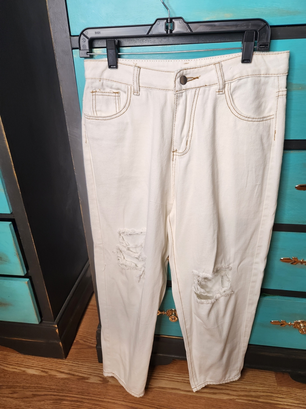 Women’s Cream Distressed High-Rise Jeans